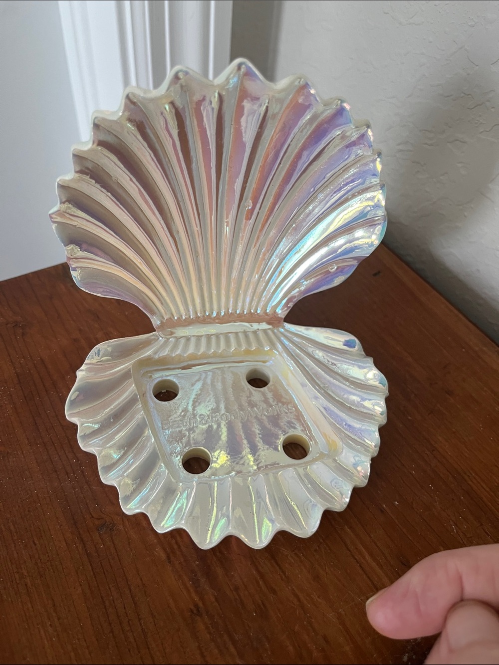 Bath & Body Works Iridescent  Gradient Scallop Soap Dish w Botanic Soap
